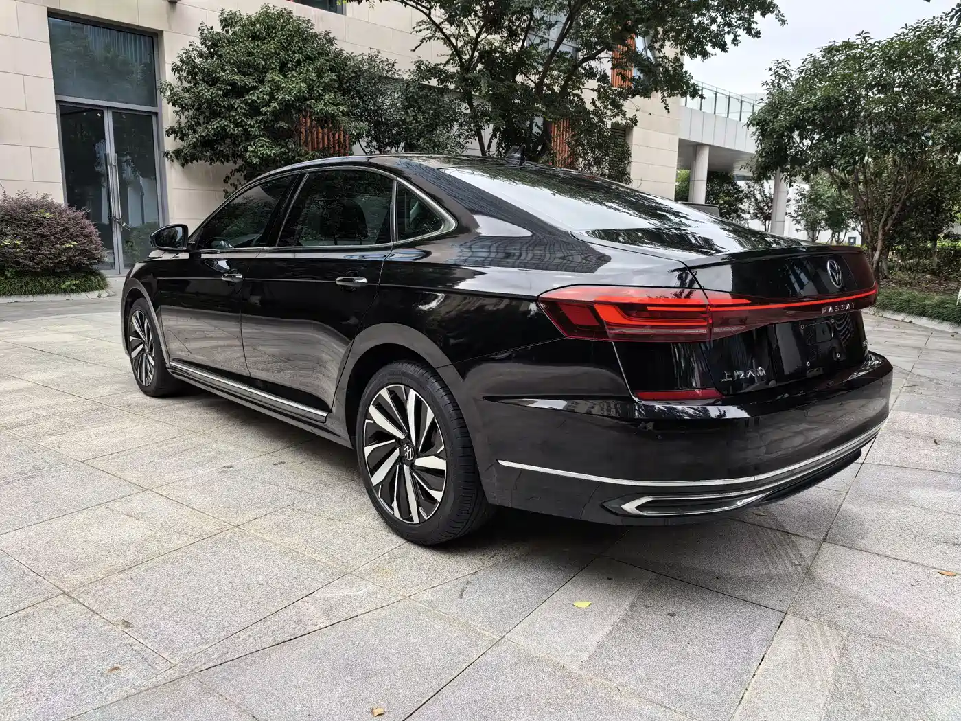 Volkswagen Passat 2022 330TSI Starlight Elite Edition фото 4