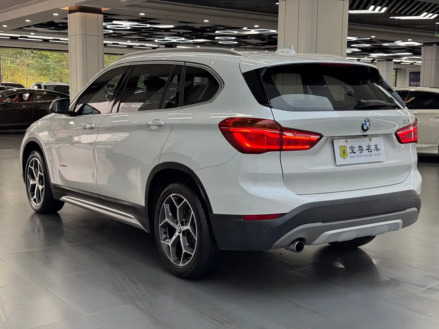 BMW X1 2016 sDrive18Li Luxury Model фото 4