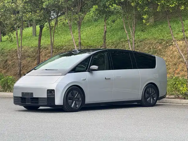 Li Auto MEGA 2024 Ultra