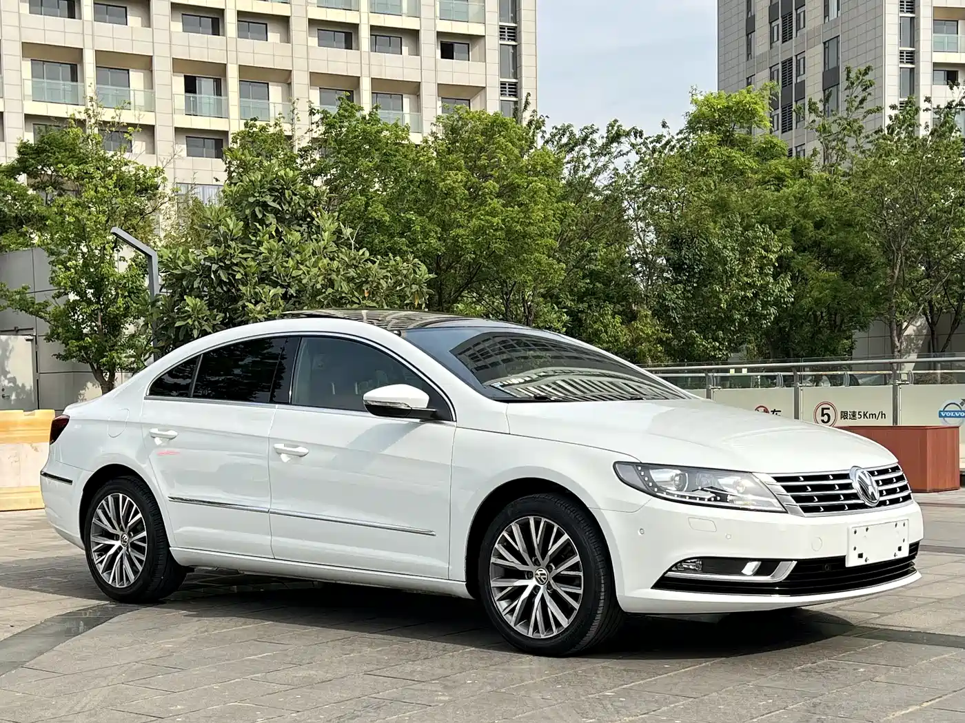 Volkswagen FAW-Volkswagen CC 2018 1.8TSI Luxury фото 3