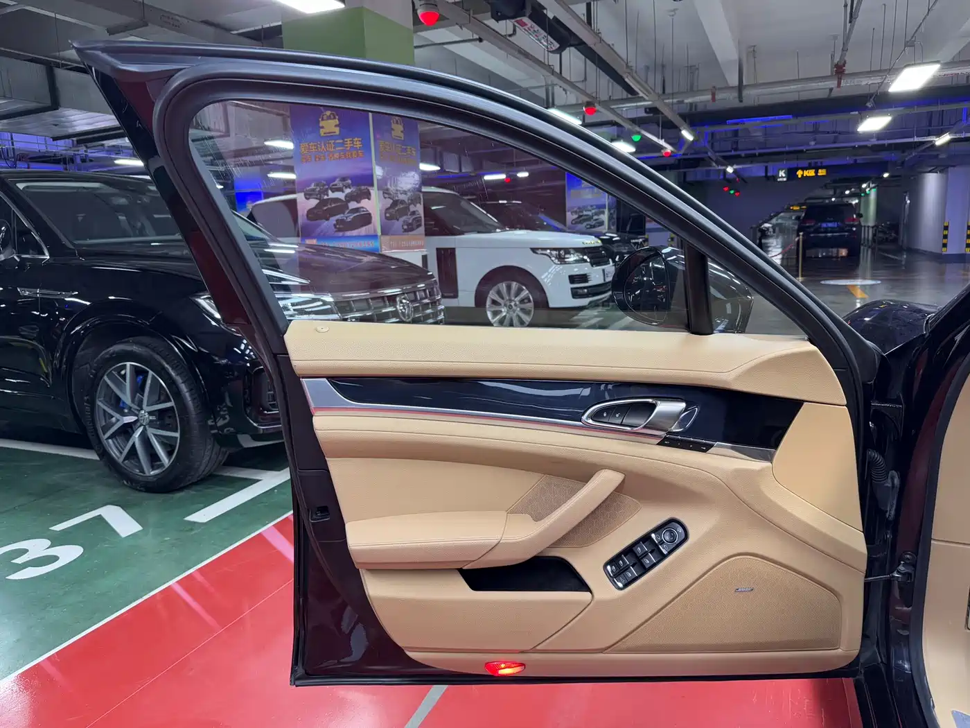 Porsche Panamera 2014 Panamera 4 3.0T фото 24