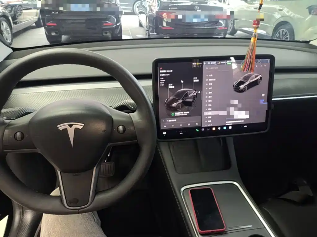 Фото 13 - Tesla Model Y