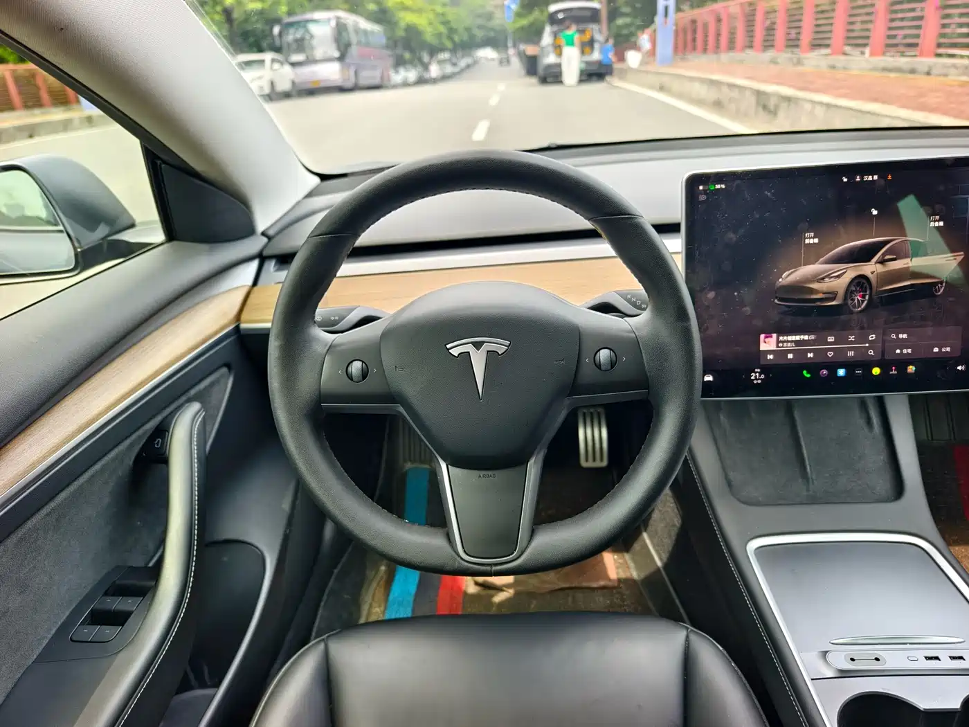 TESLA MODEL 3