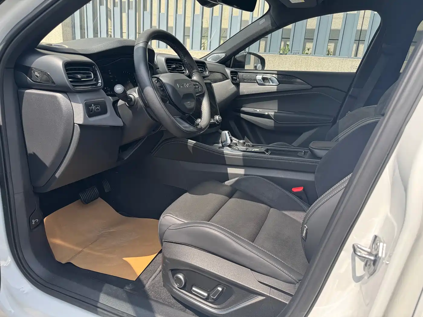 Lynk & Co 02 Hatchback 2022 2.0TD Pro фото 3