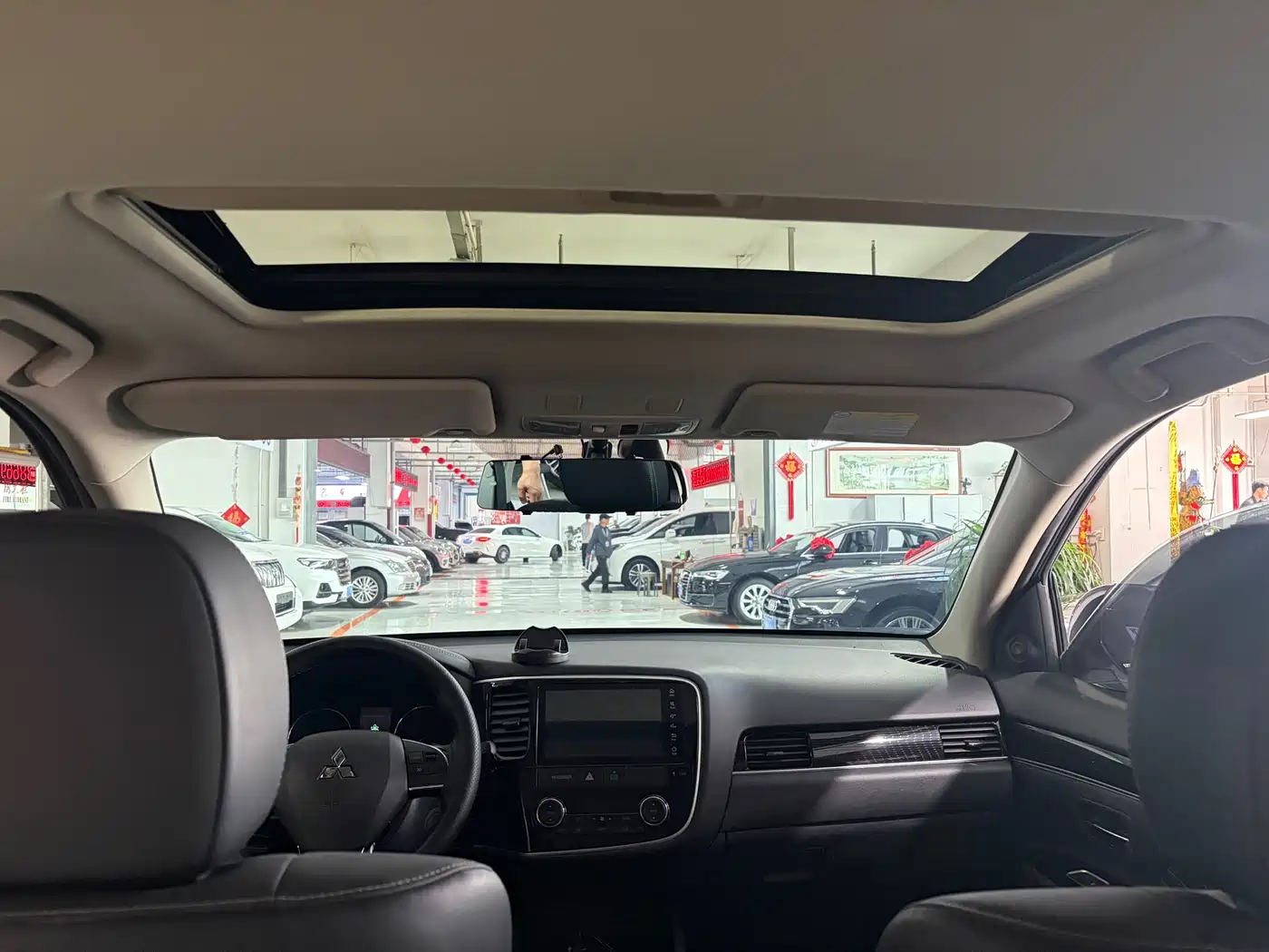 Mitsubishi Outlander 2021 2.0L 2WD Yaodong Edition 5-seater фото 10