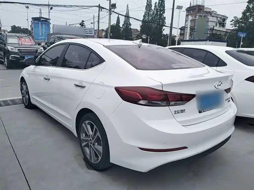 Hyundai Elantra 2016 Model 1.6L Automatic Smart Elite фото 5