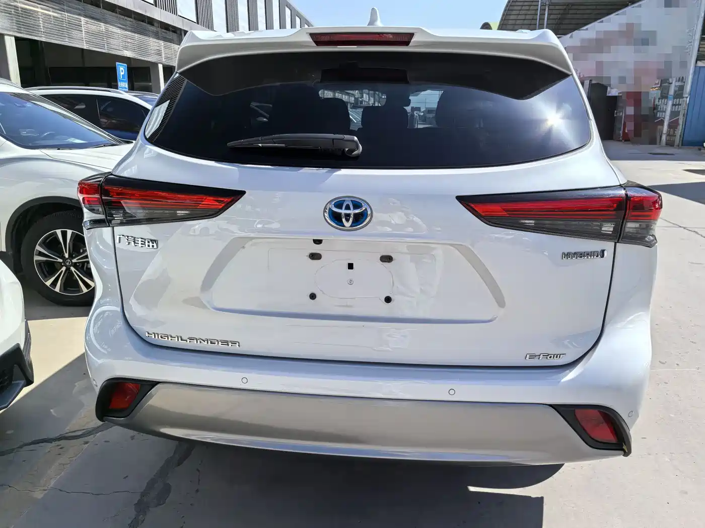 Toyota Highlander 2022 Model Dual Engine 2.5L 4WD Premium Edition 7-Seater фото 5