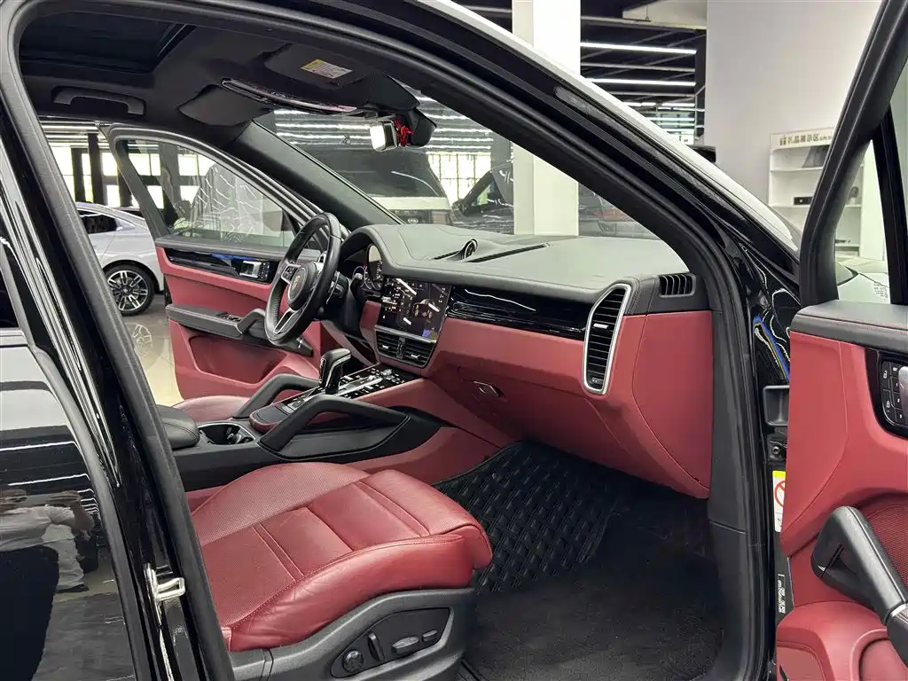 Porsche Cayenne New Energy 2023 Cayenne E-Hybrid 2.0T Platinum Edition фото 8