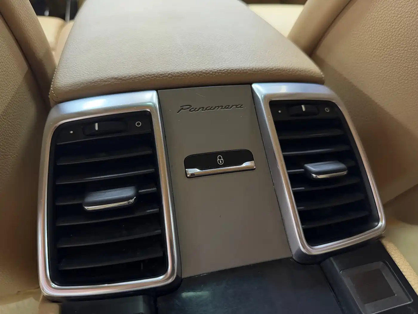 Porsche Panamera 2014 Panamera 4 3.0T фото 39