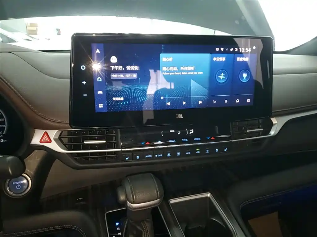 Toyota Sienna 2021 2.5L Hybrid Platinum Edition фото 13