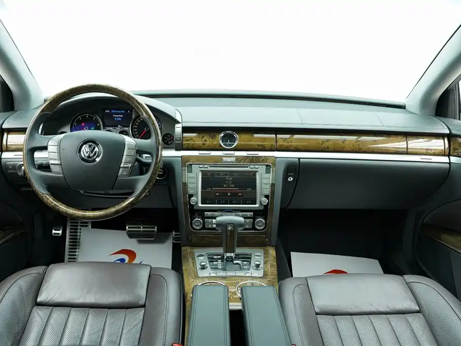 Volkswagen Phaeton 2012 4.2L Luxury Custom фото 7