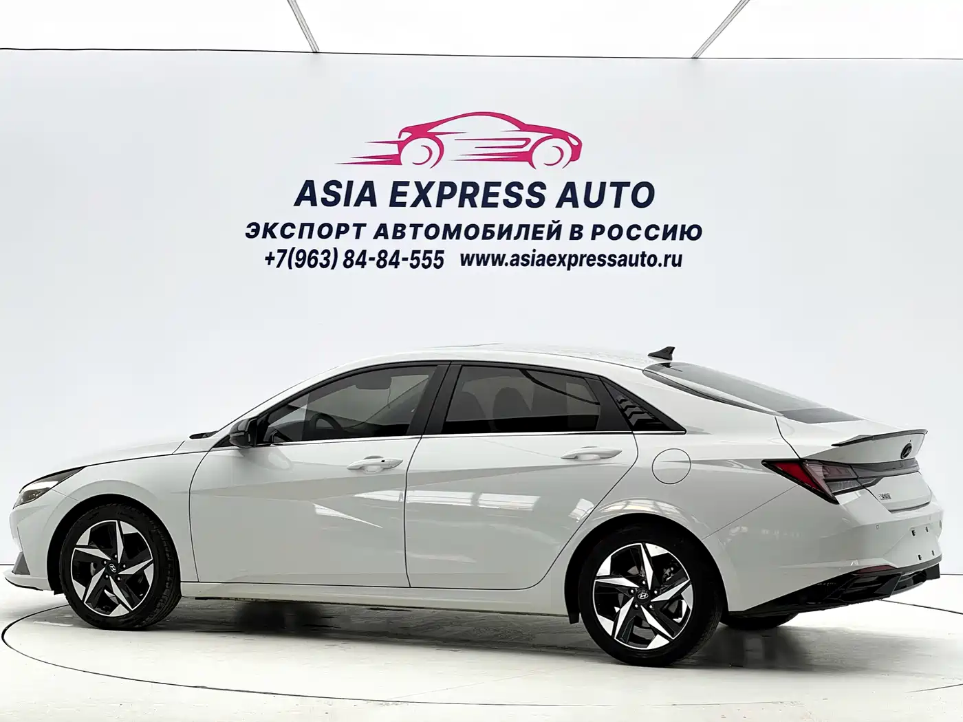 Hyundai Elantra 2021 1.5L CVT LUX Premium Edition фото 6