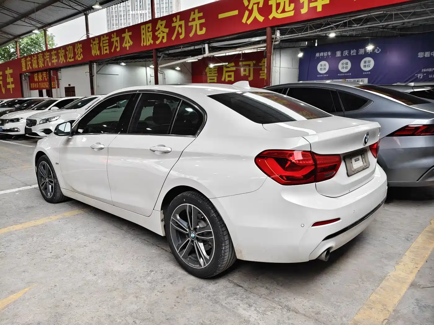 BMW 1 Series 2018 118i Sport Edition фото 8