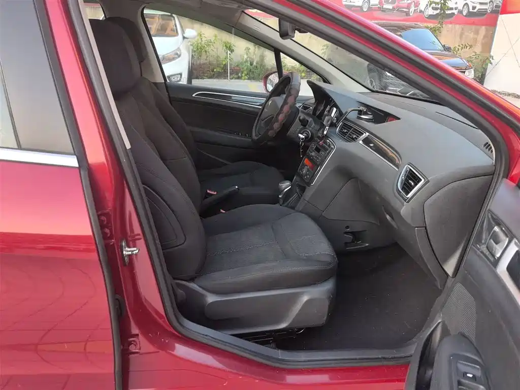 Peugeot 308 2014 Model Joy Edition Classic 1.6L Automatic Superior Style фото 20