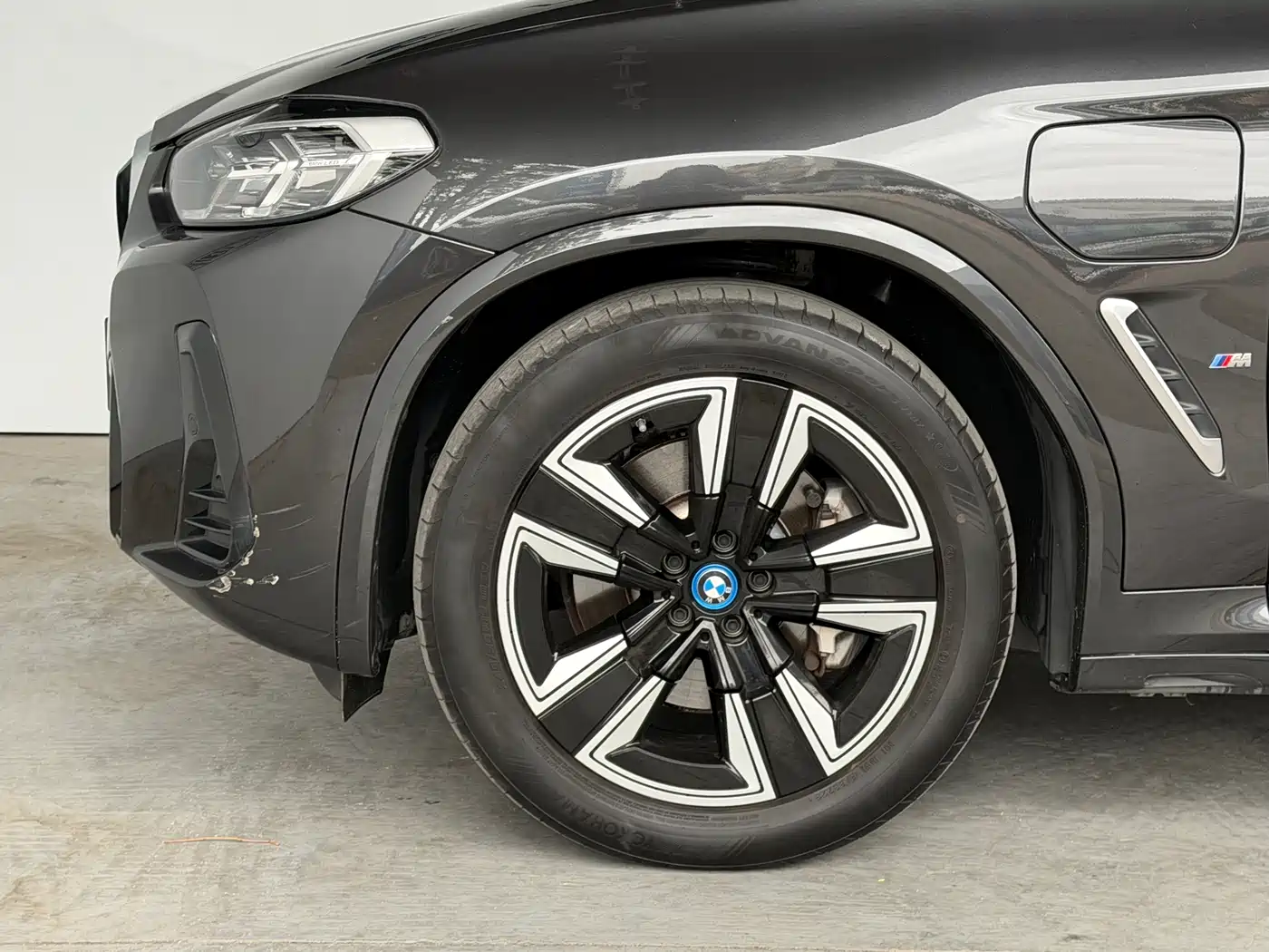 BMW iX3 2024 Leading Edition фото 6
