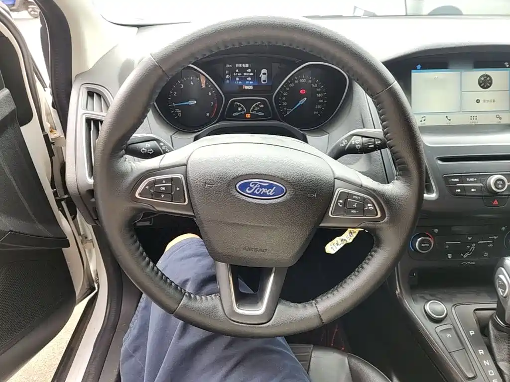 Фото 11 - Ford Focus