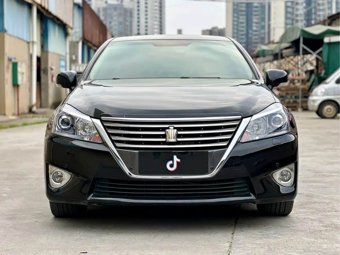 Toyota Crown 2012 2.5L Royal Leather Edition фото 2