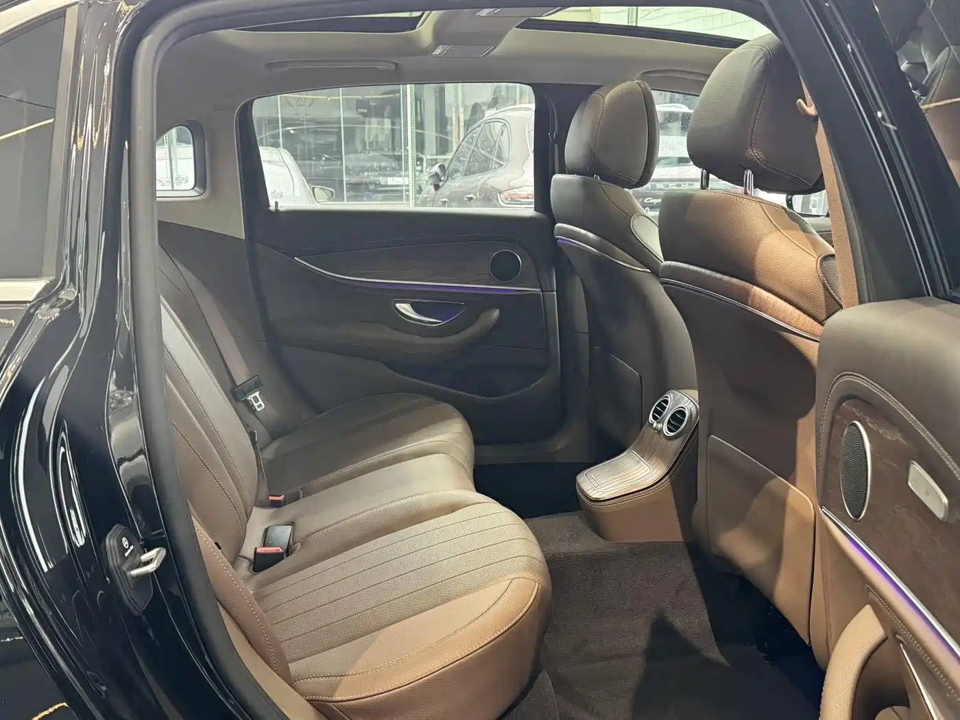 Mercedes-Benz E-Class 2023 E 260 L фото 10