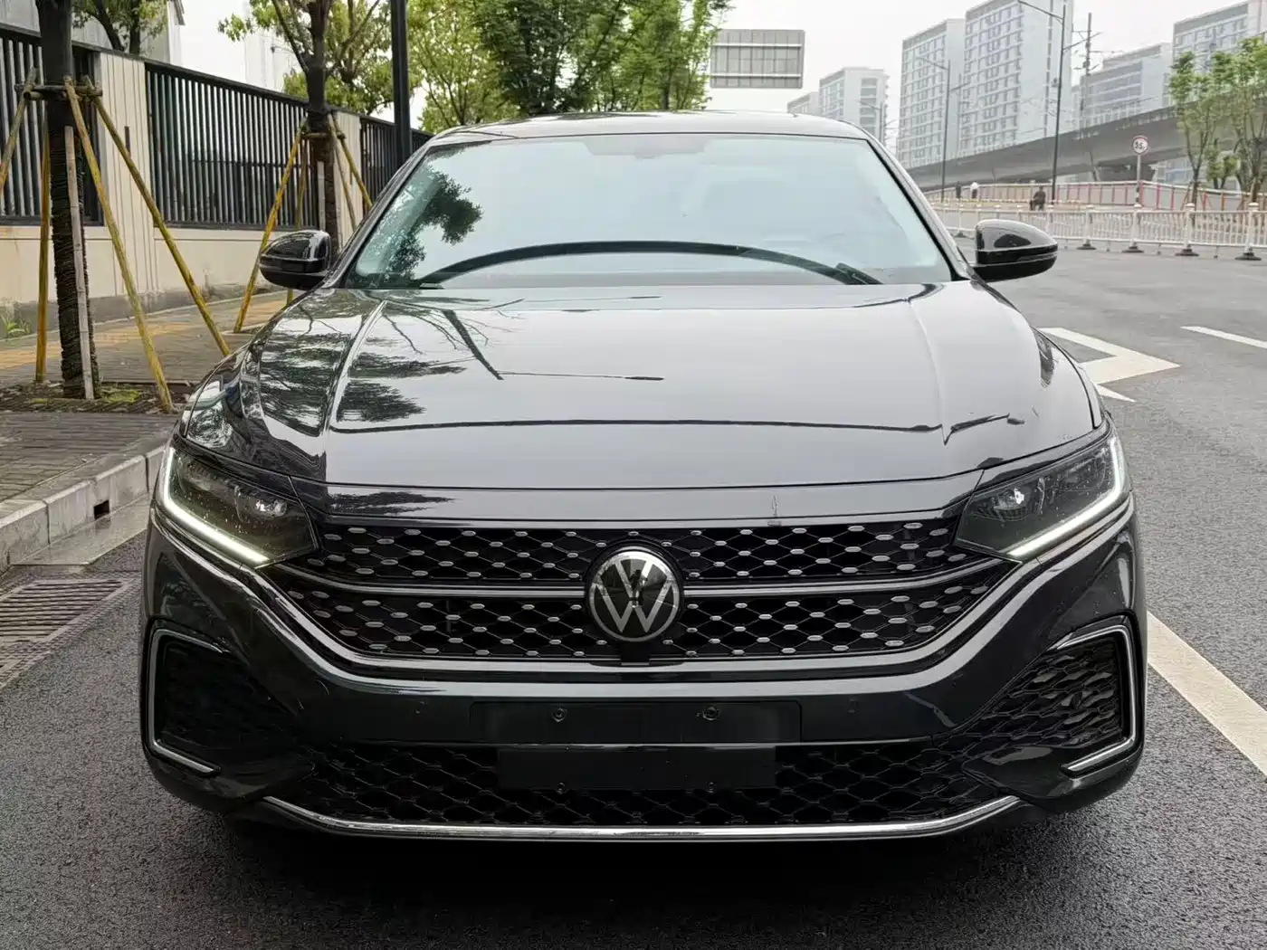 Volkswagen Passat 2024 380TSI Starlight Dragon Soaring Edition фото 3