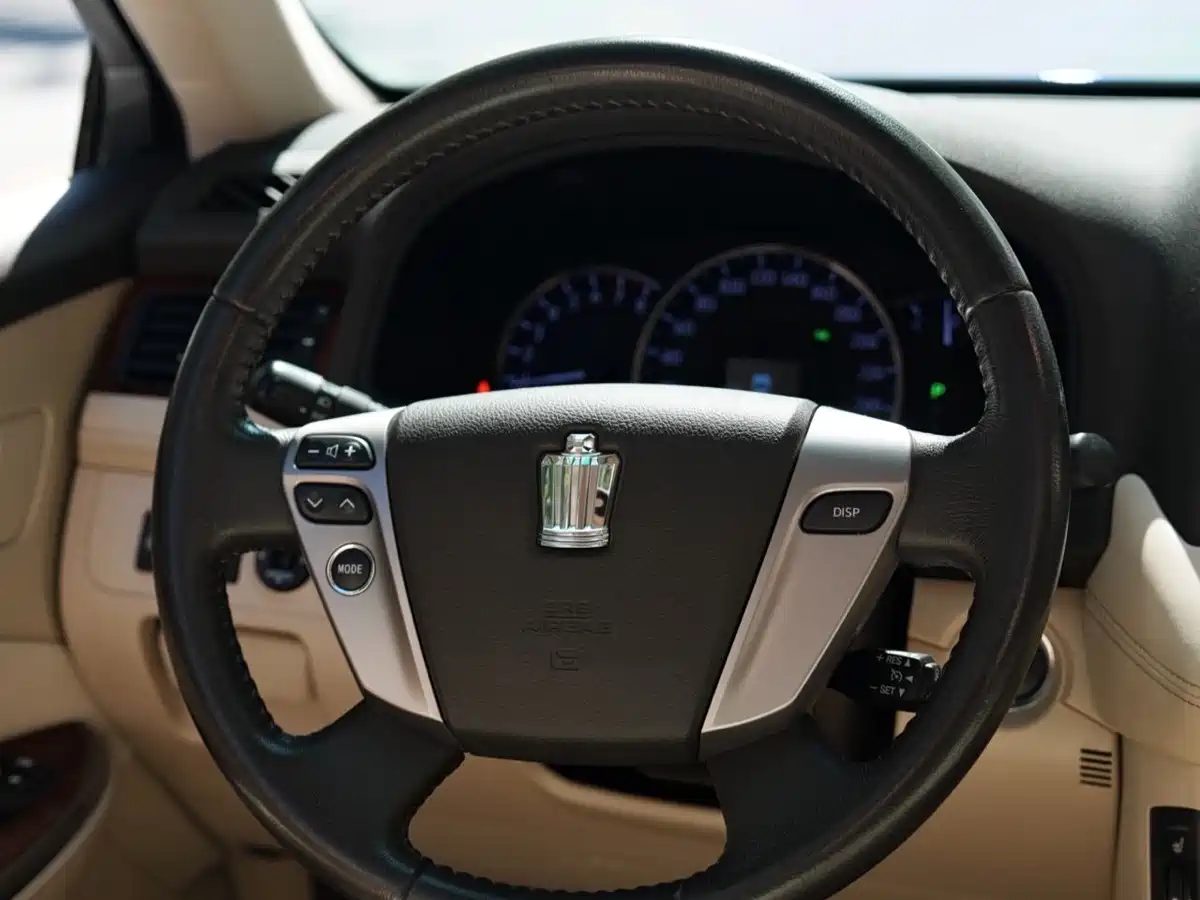 Toyota Crown 2012 2.5L Royal фото 6