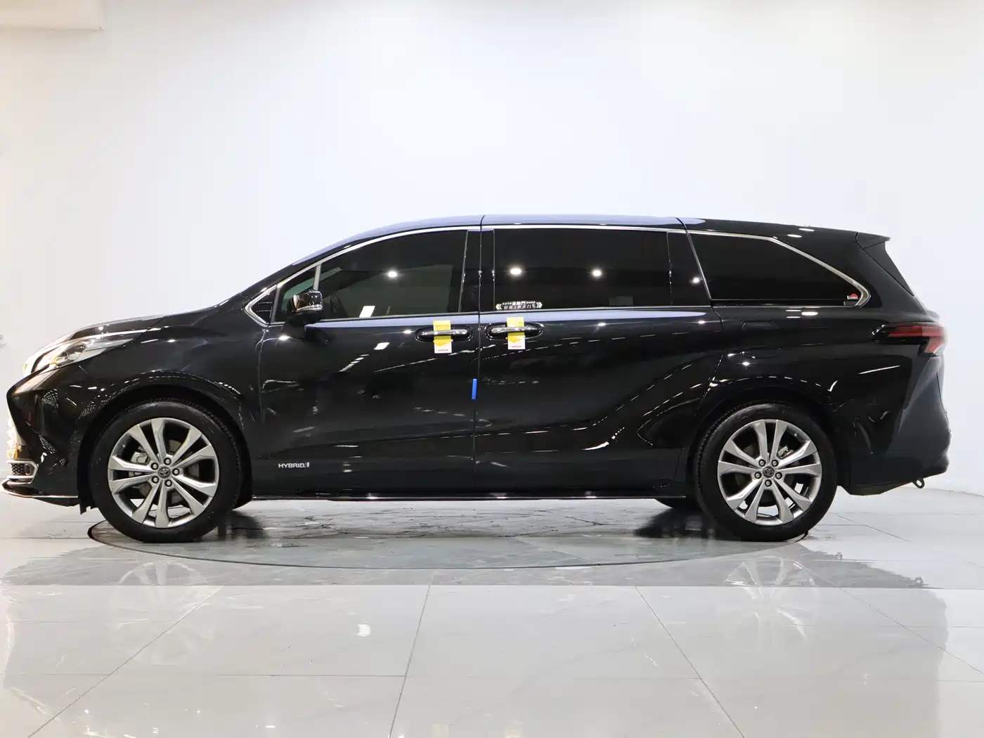 Toyota Sienna 2023 2.5L Hybrid Premium Edition фото 5