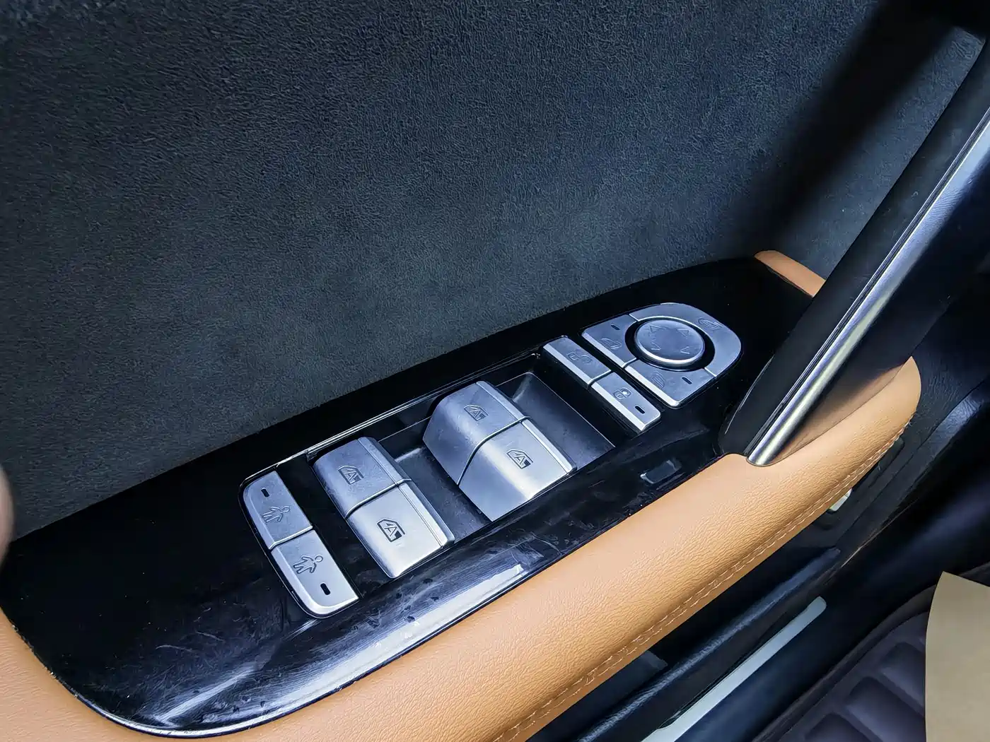 BYD Tang New Energy 2023 Model DM-i Champion Edition 112KM Premium фото 23