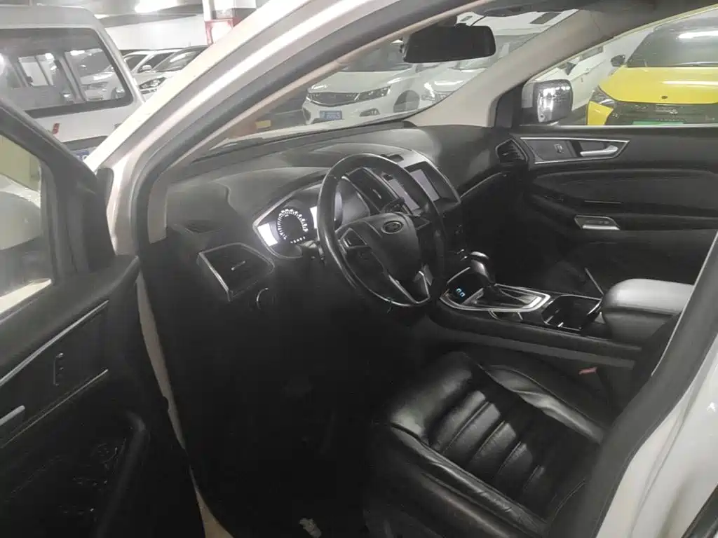 Фото 12 - Ford Edge