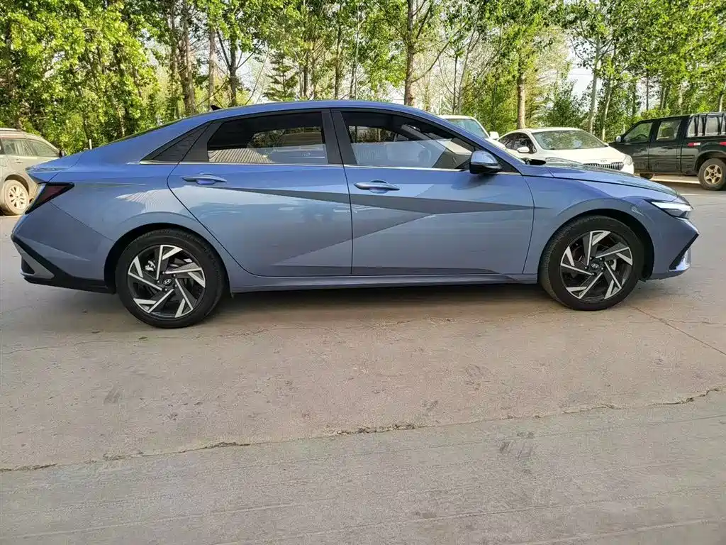 Hyundai Elantra 2023 1.5L CVT GLX Elite Edition фото 10