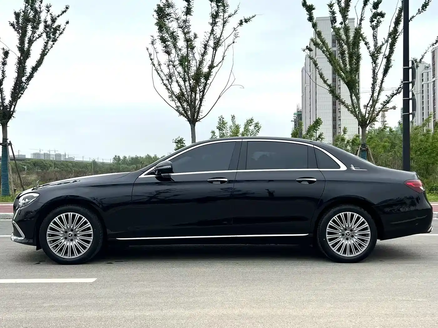 Mercedes-Benz E-Class 2023 E 300 L Fashion фото 14