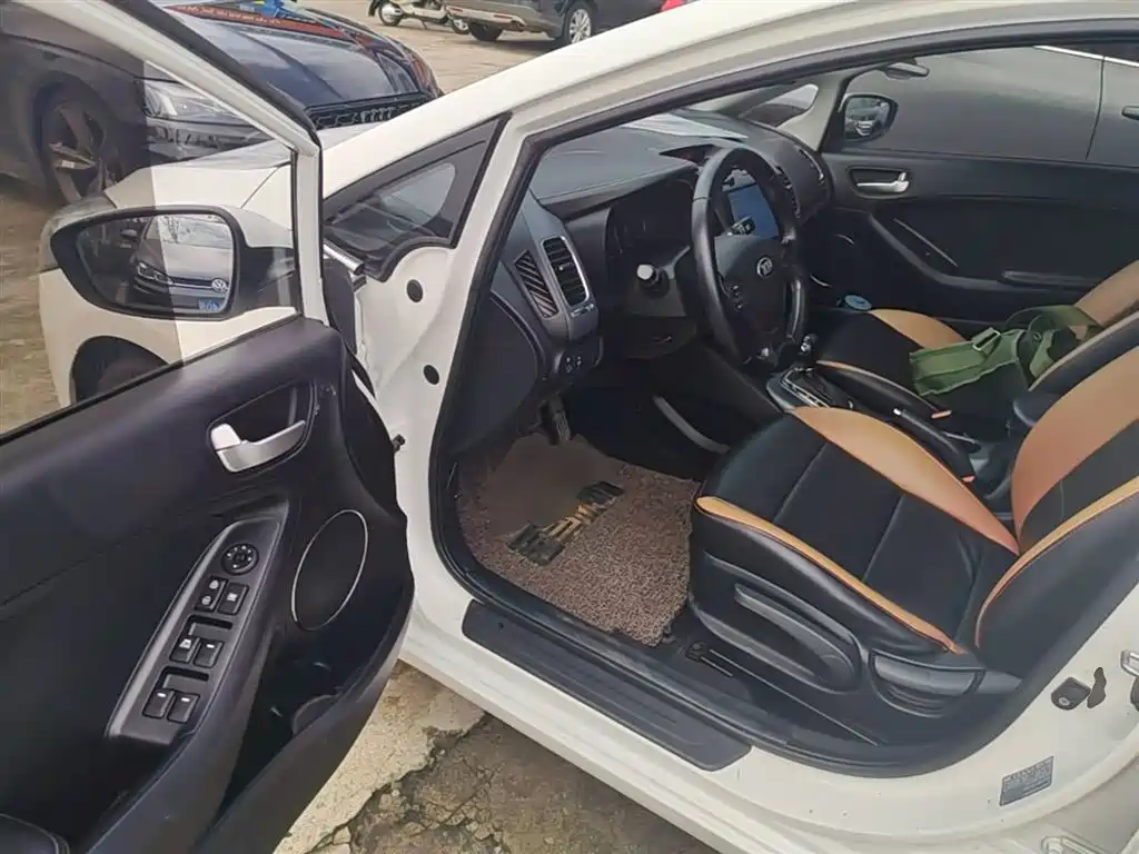 Kia K3 2015 1.6L Automatic GLS фото 16