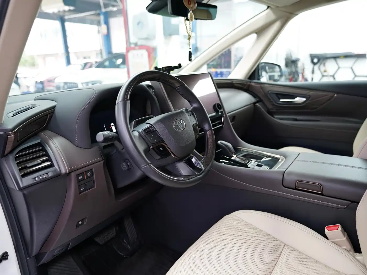 Toyota Alphard 2024 Hybrid 2.5L Ultimate Enjoyment Edition фото 6