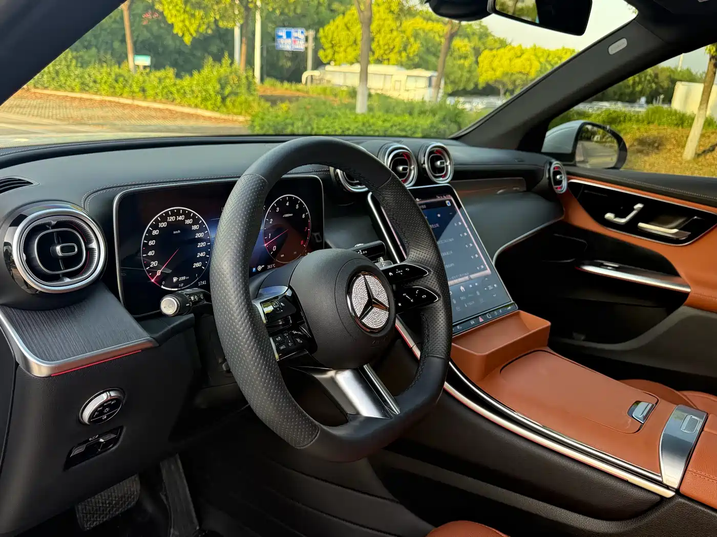 Mercedes-Benz GLC 2023 GLC 260 L 4MATIC Luxury 5-Seater фото 11