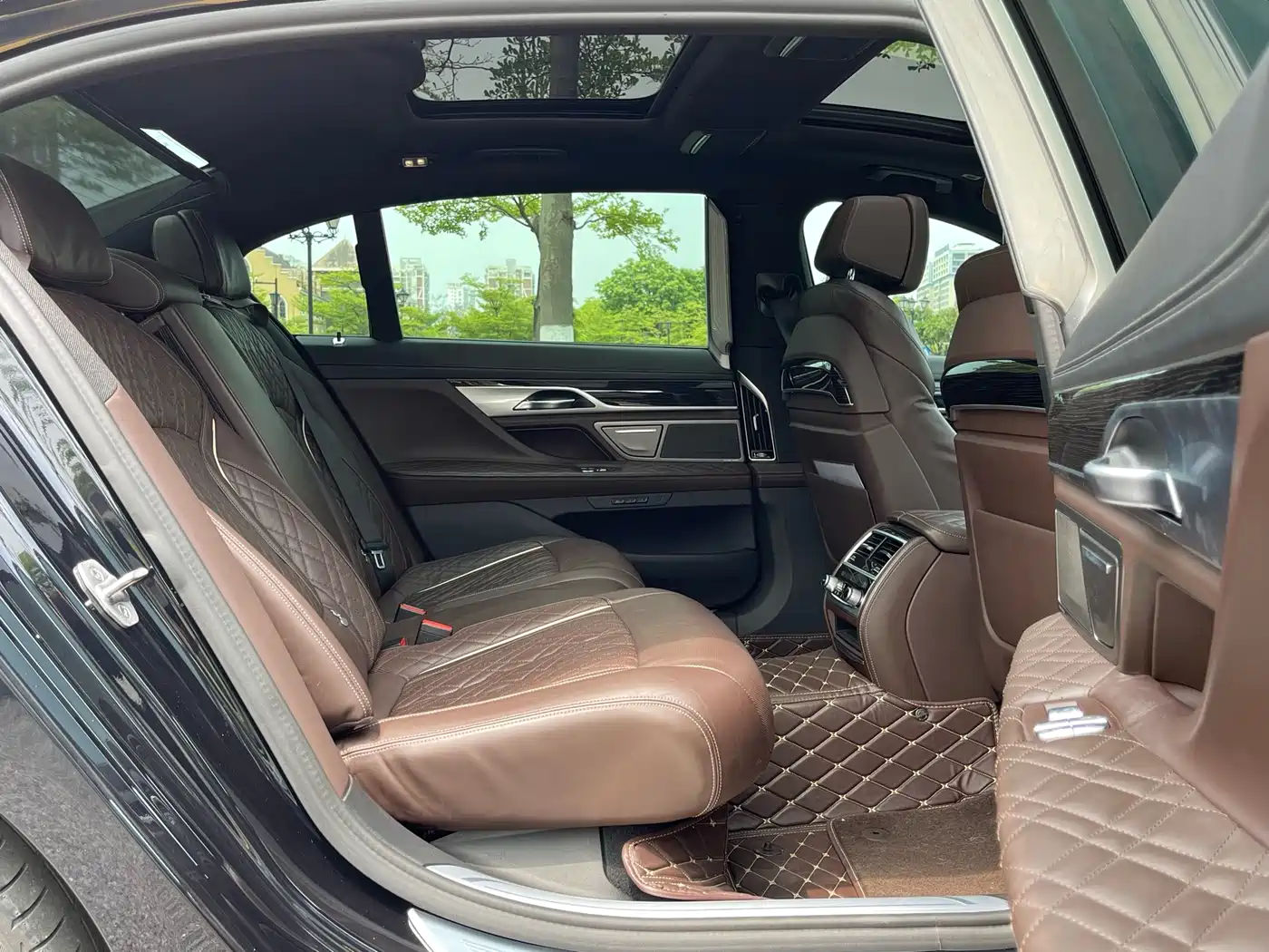BMW 7 Series 2021 Model 740Li Leading M Sport Package фото 15