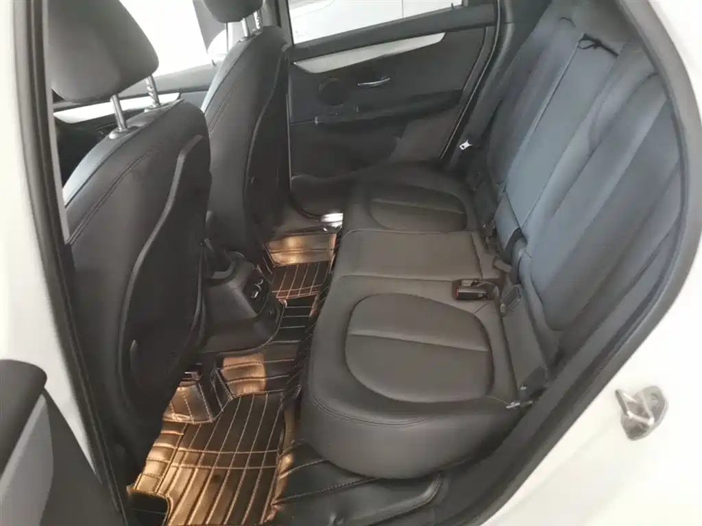 BMW 2 Series Touring 2016 220i Leading Model фото 17