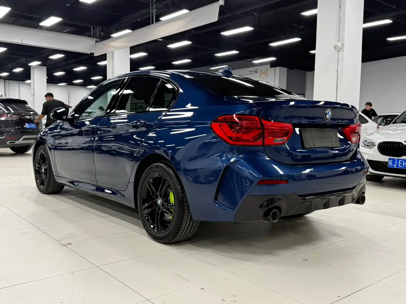 BMW 1 Series 2021 120i M Sport Shadow Edition фото 7