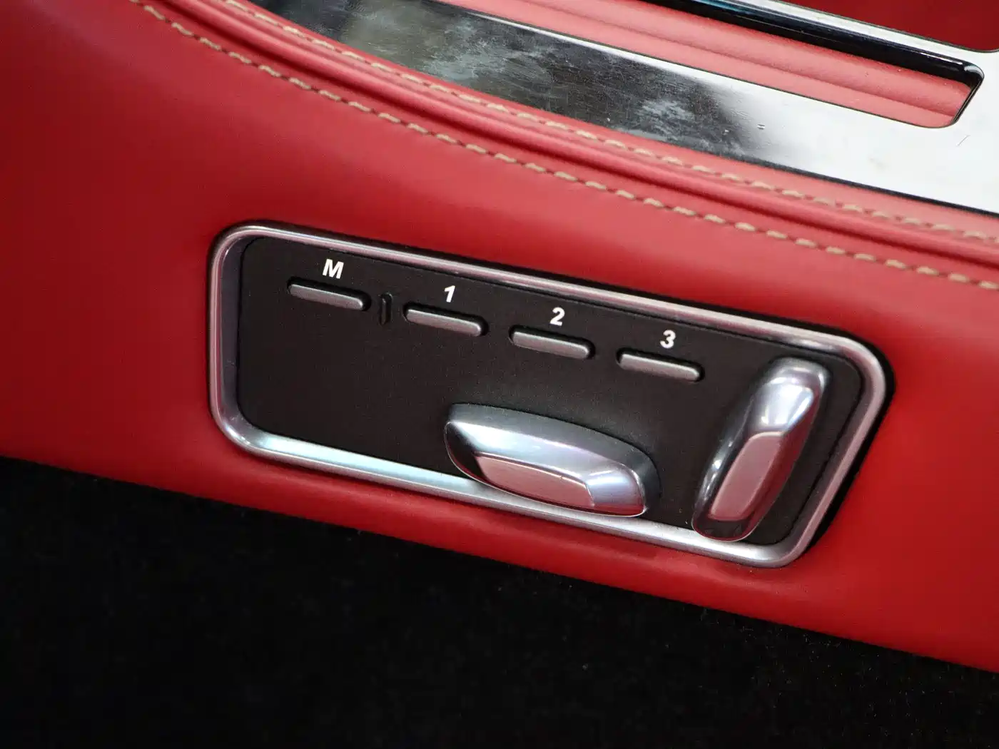 Aston Martin Virage 2012 6.0 Coupe фото 12
