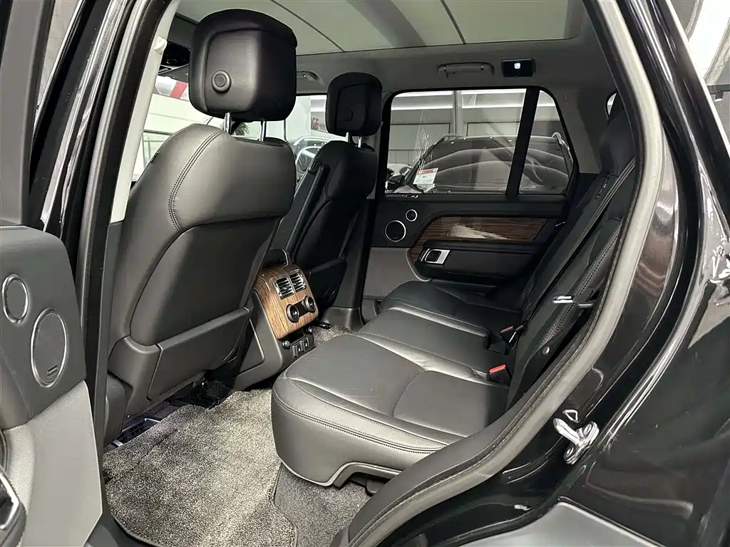 Land Rover Range Rover 2019 3.0 SC V6 Golden Age Edition фото 11