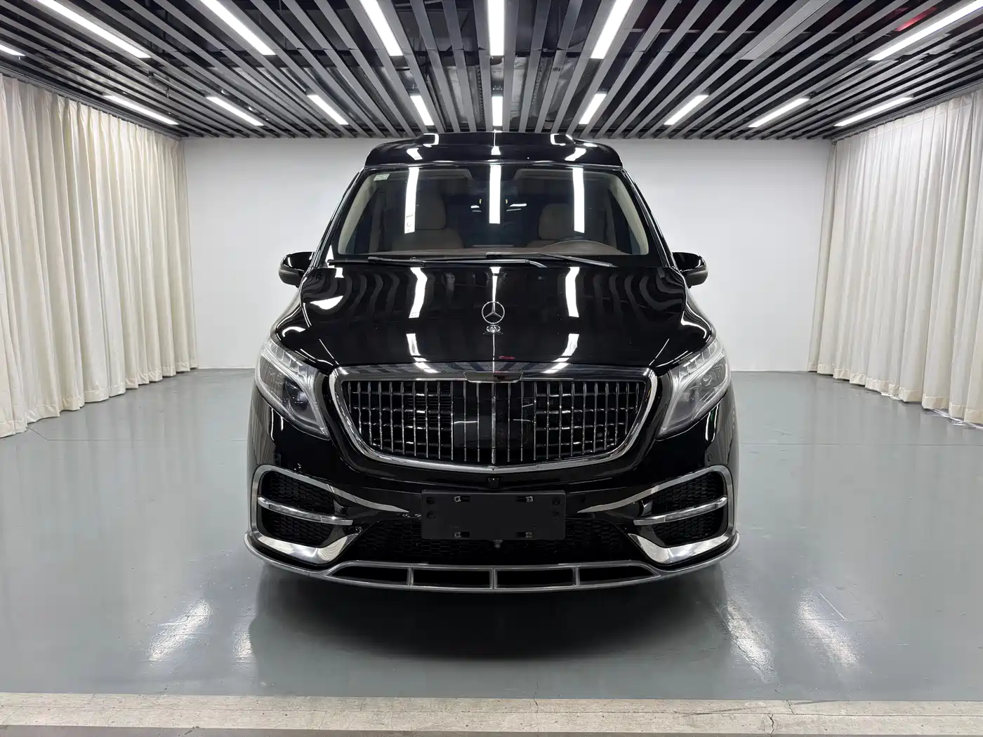 Mercedes-Benz V-Class 2018 V 260 L Premium Long Wheelbase Edition China VI фото 2
