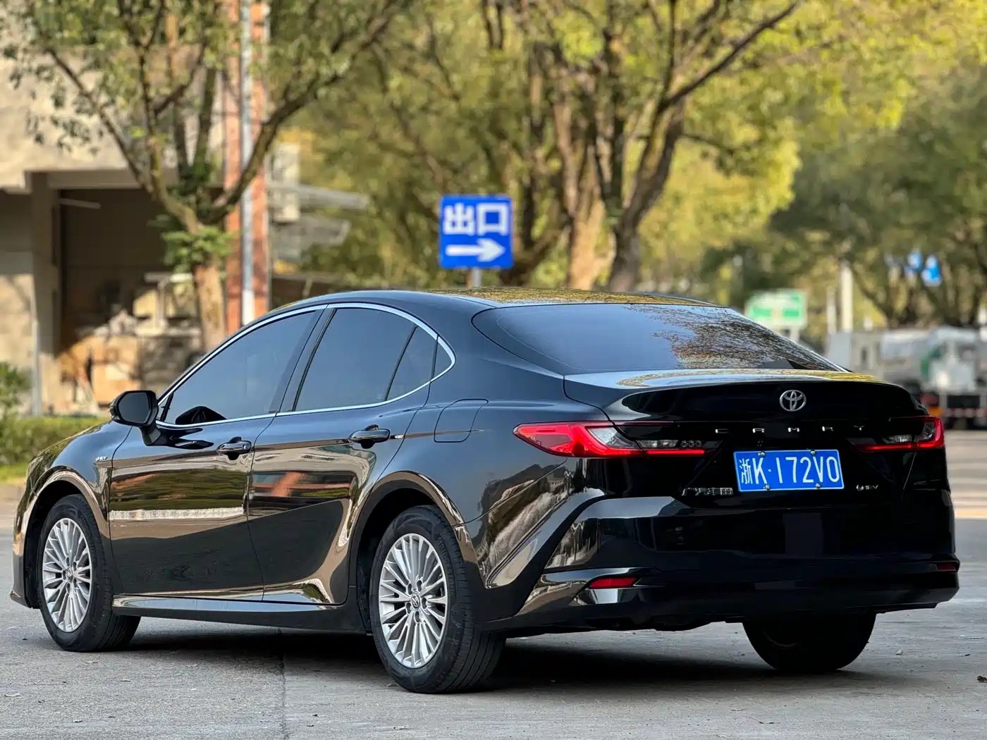 Toyota Camry 2024 Hybrid 2.0HE Elite Edition фото 3