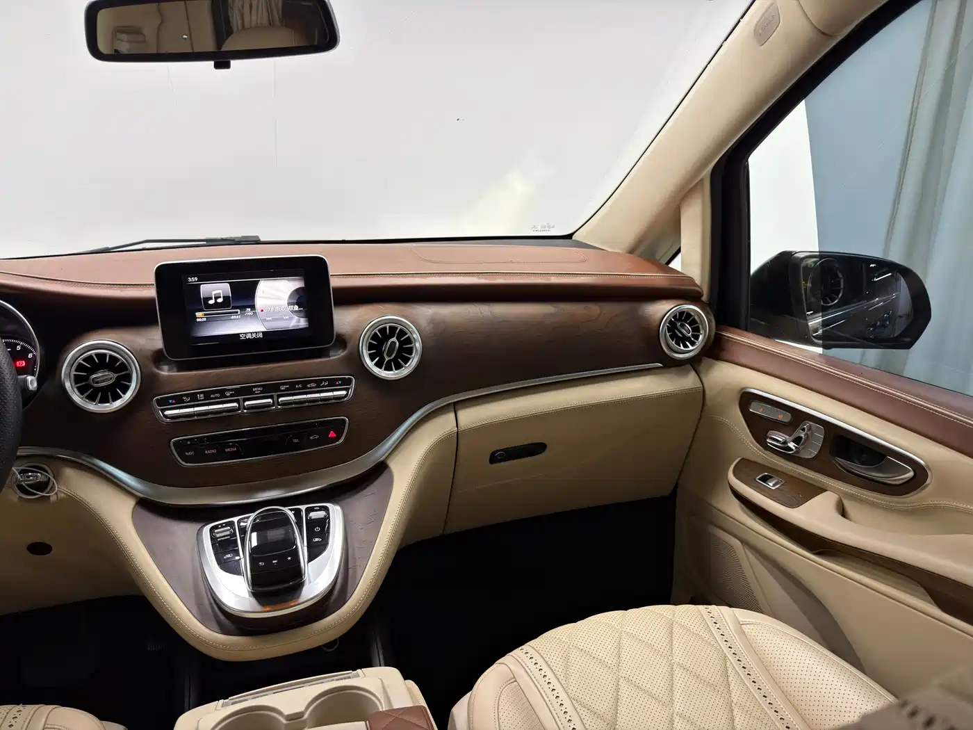 Mercedes-Benz V-Class 2018 V 260 L Premium Long Wheelbase Edition China VI фото 14