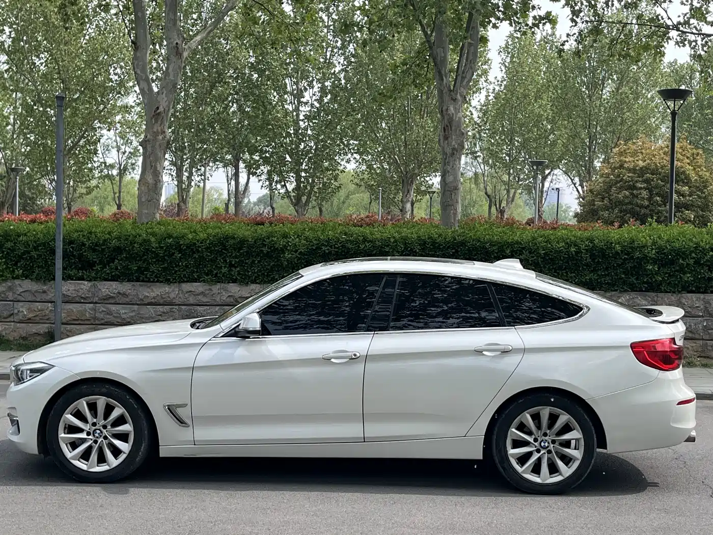 BMW 3 Series GT 2017 320i Luxury Design Package фото 9
