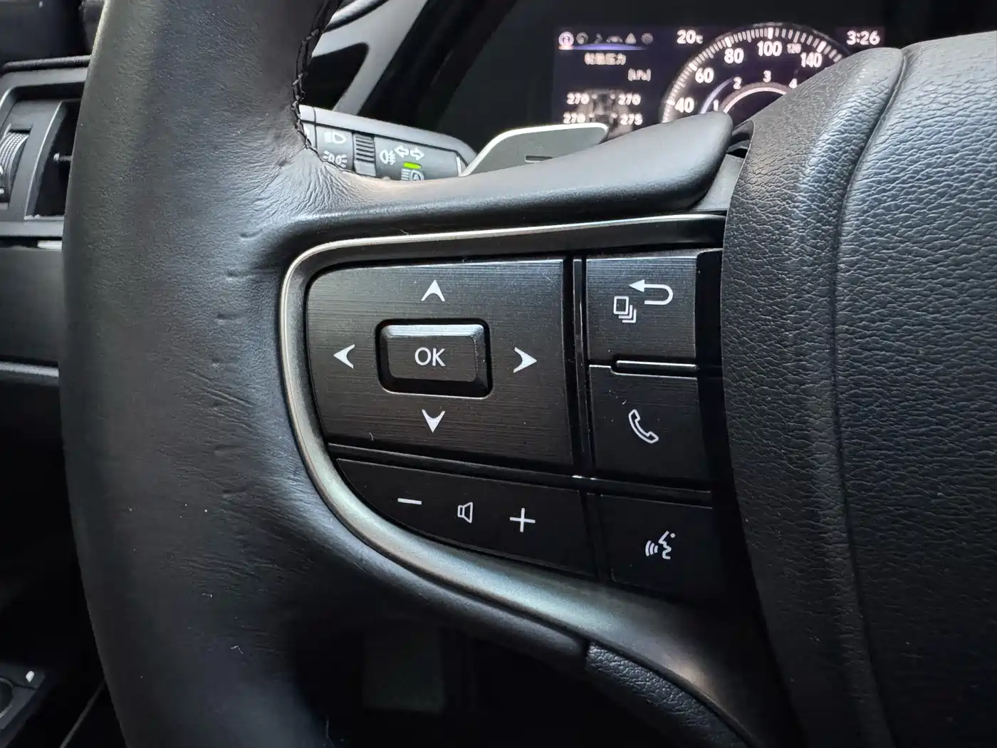 Lexus ES 2023 200 Excellence Edition фото 27