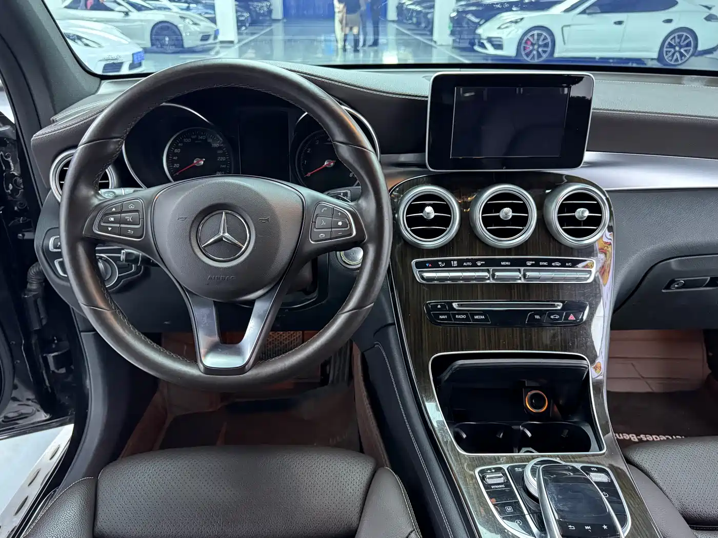 Mercedes-Benz GLC 2018 GLC 260 4MATIC Luxury фото 10