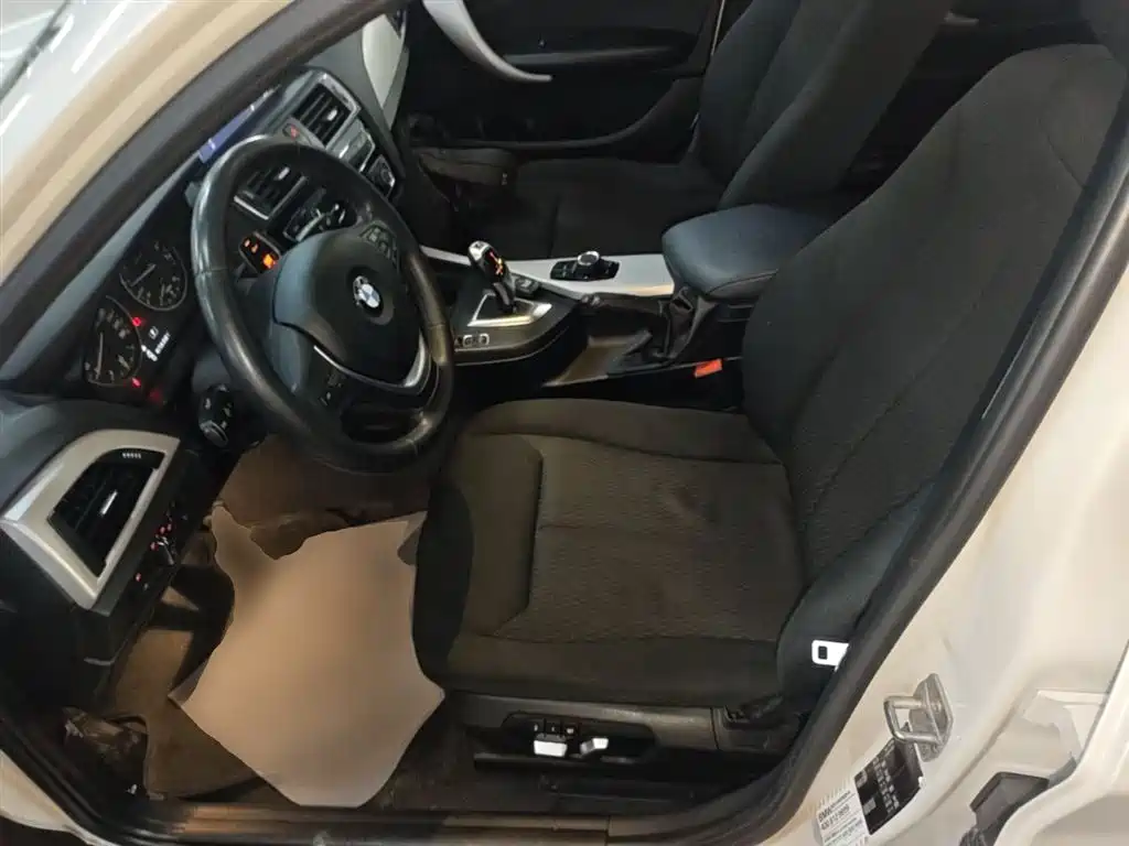 BMW 1 Series (Import) 2016 120i Leading Model фото 15