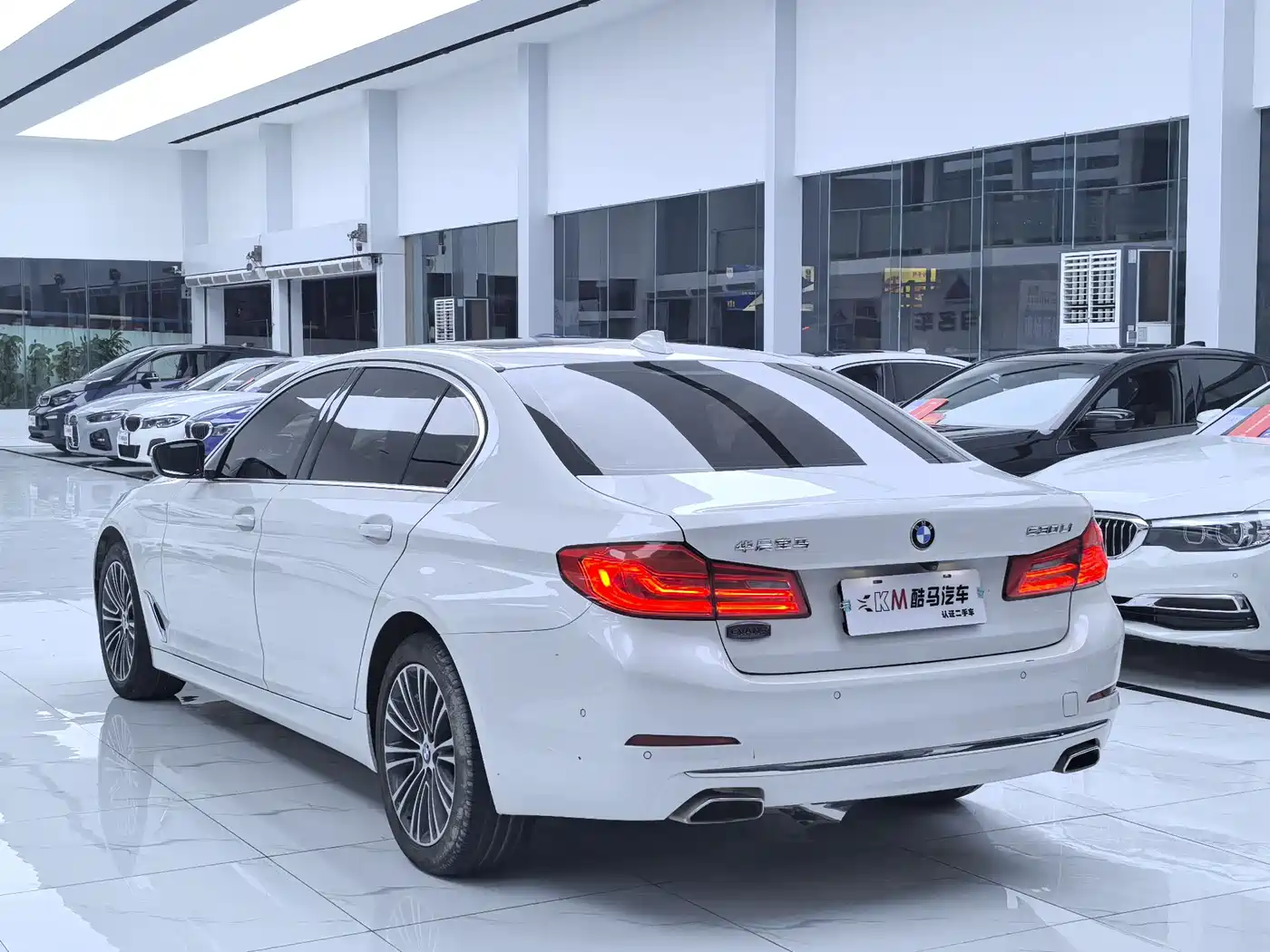 BMW 5 Series 2019 530Li Premium Luxury Package фото 16
