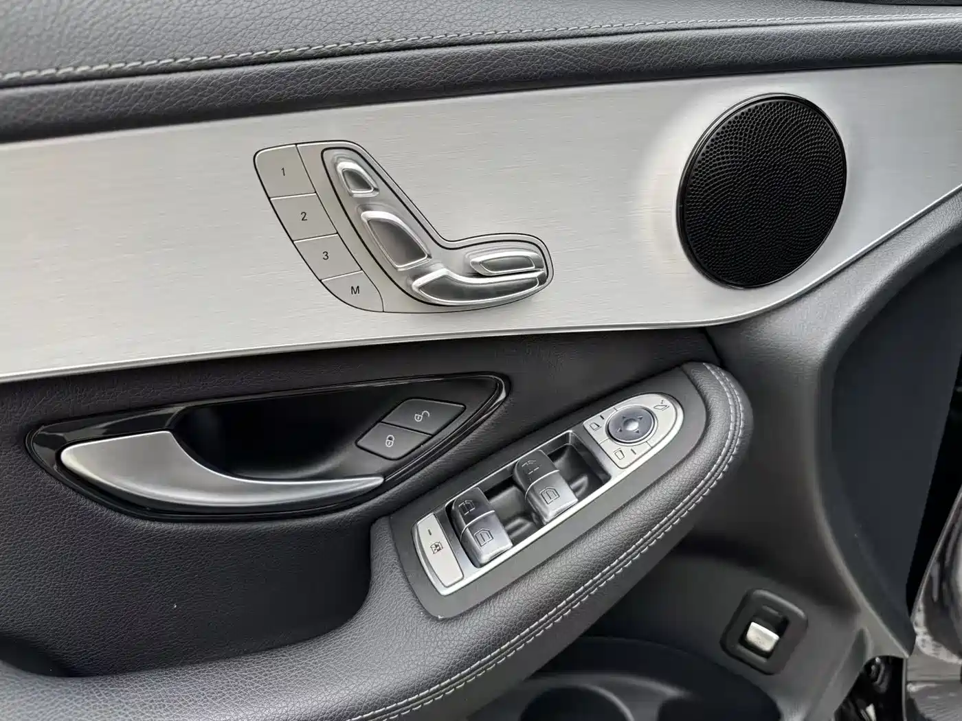 Mercedes-Benz GLC Coupe 2020 GLC 260 4MATIC Coupe SUV фото 15