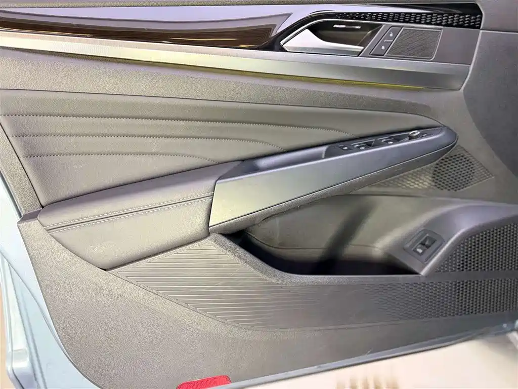 Volkswagen Passat 2022 330TSI Starry Sky Premium Edition фото 28