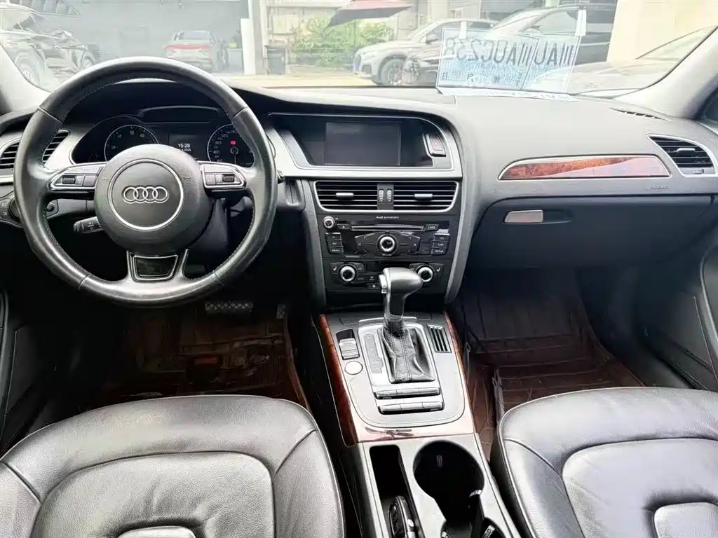 Audi A4L 2016 35 TFSI Collector's Edition S line Comfort фото 7