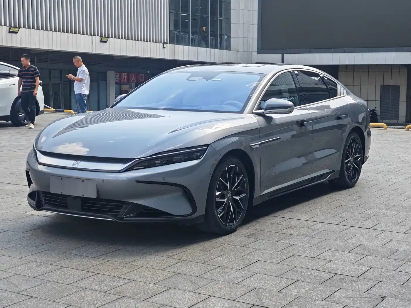 BYD Han 2024 EV Glory Edition 610KM AWD Celestial Eye Smart Driving фото 23