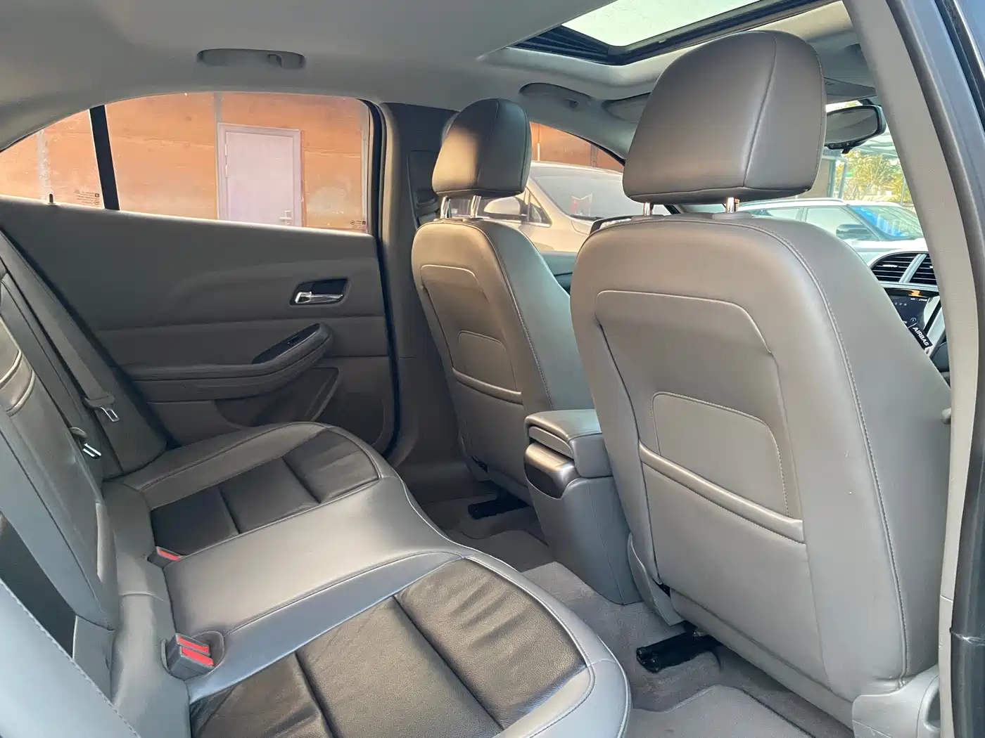 Chevrolet Malibu 2012 2.0L Automatic Luxury Edition фото 10